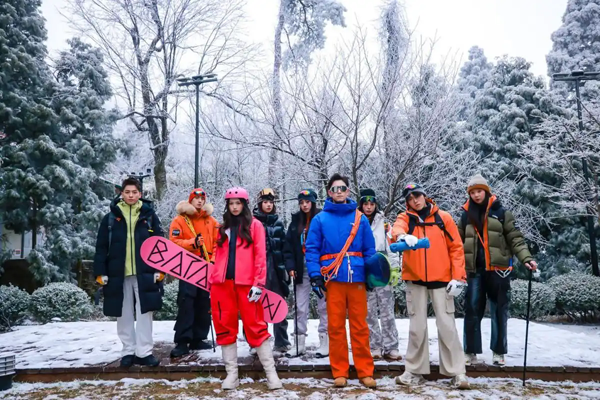 鸭鸭品牌时装秀亮相庐山 山水景观与时尚设计融合呈现